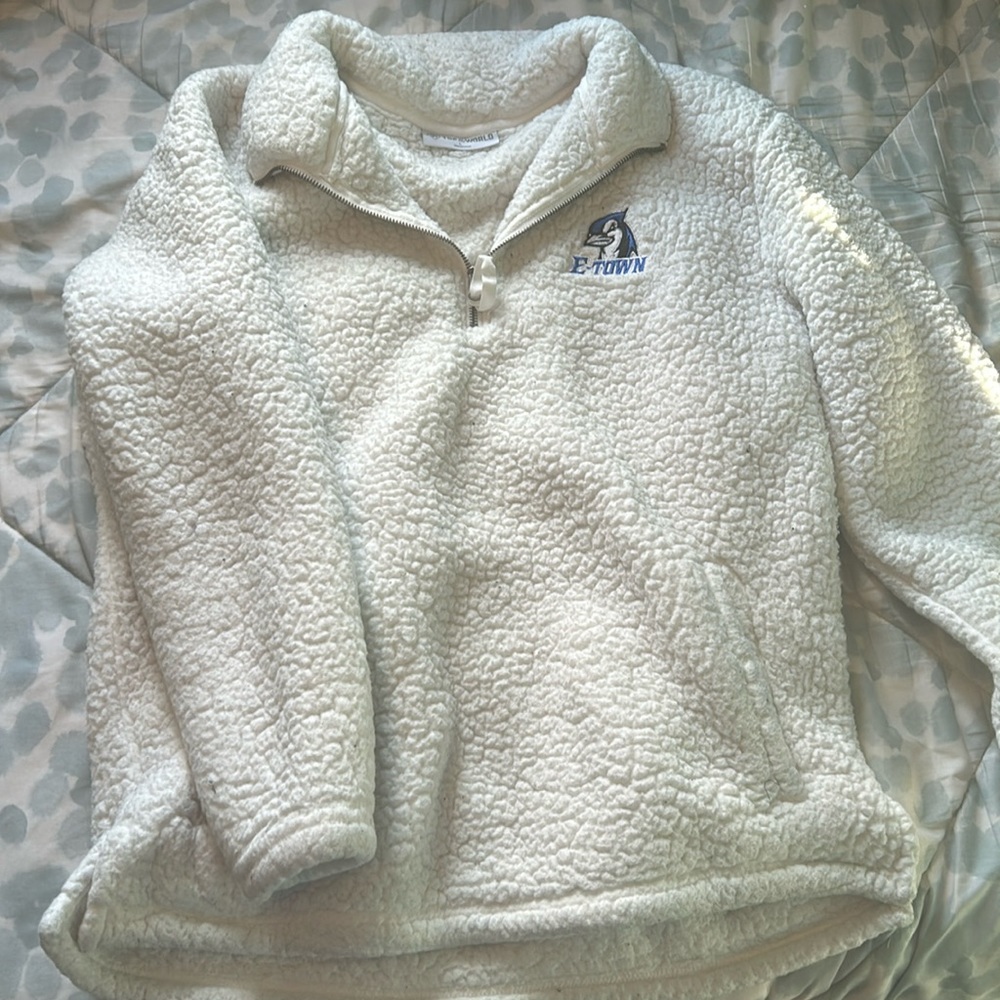 Elizabethtown Quarter-zip. Very fuzzy. Kind of matted down.